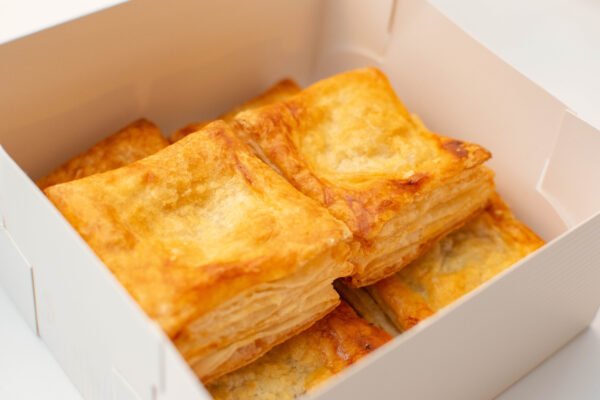 Pâté-haitiens-cuits-en-boites
